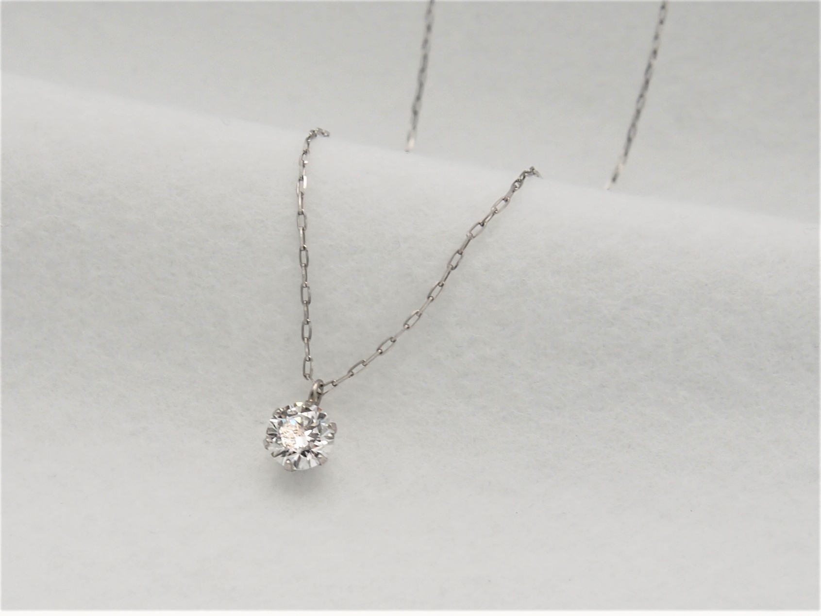 〈 甲府ジュエリー 〉PT900LGD0.5ctUPペンダント LD0004