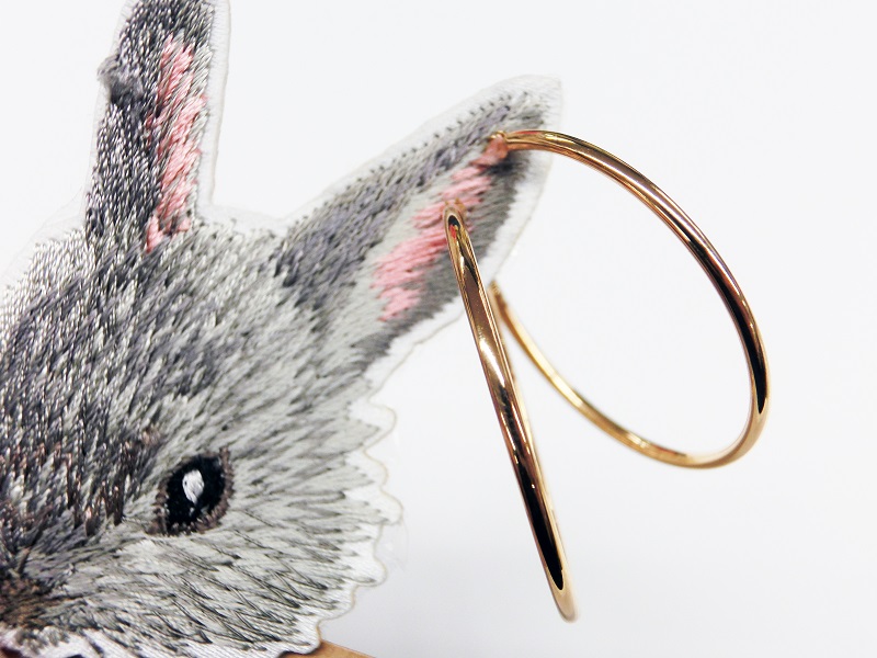 ＜ 甲府ジュエリー ＞K18 イエローゴールド シンプル フープ ピアス 大人 おしゃれ 幅1.5mm 直径30mm BPE-K1530