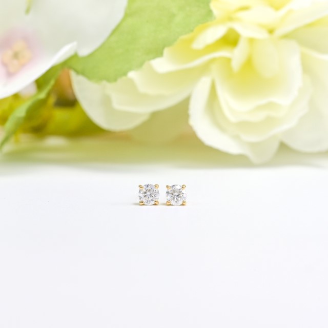 〈 甲府ジュエリー 〉K18 Dカラー 計 0.3ct 4本爪 ダイヤ ピアス BPE-02030K