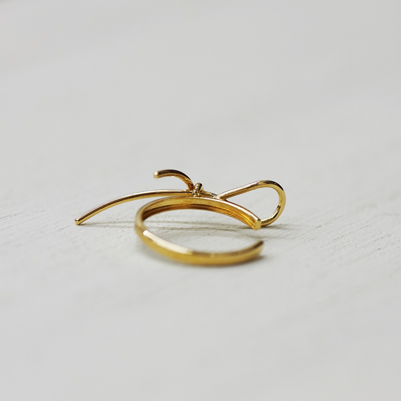 ＜ 甲府ジュエリー ＞k18YG 地金 手作り リボンデザインイヤーカフ ジュエリー 03193