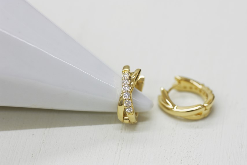 ＜ 甲府ジュエリー ＞K18 イエローゴールド ダイヤフープピアス 中折れ式 0.16ct 0114466