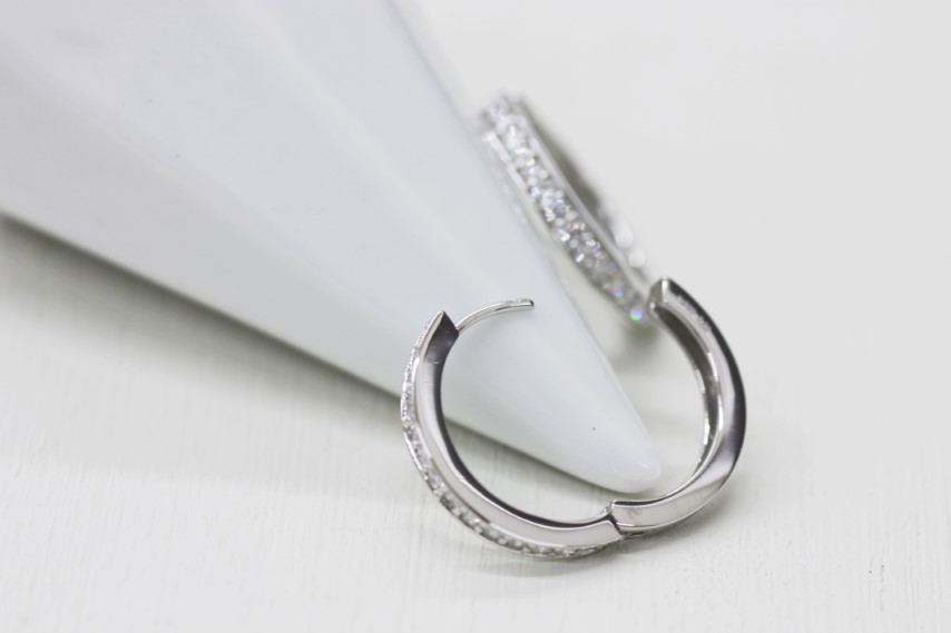 ＜ 甲府ジュエリー ＞PT900 ダイヤフープピアス 中折れ式 0.4ct 1115015PT