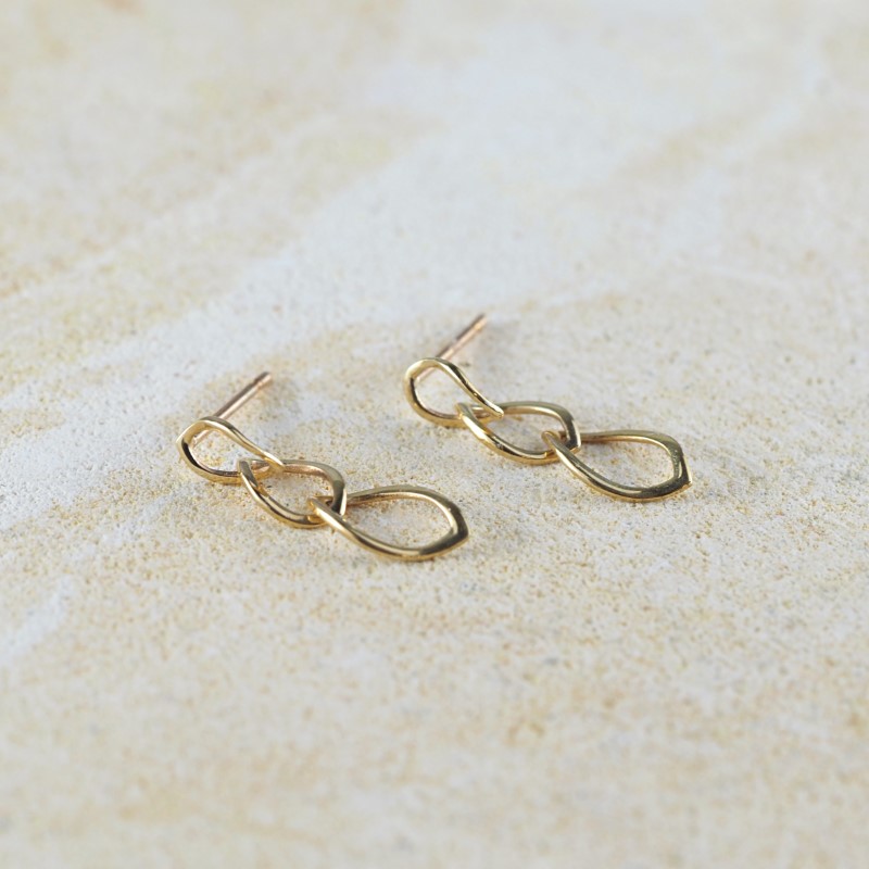 ＜ 甲府ジュエリー ＞K10 リーフのピアス　10059