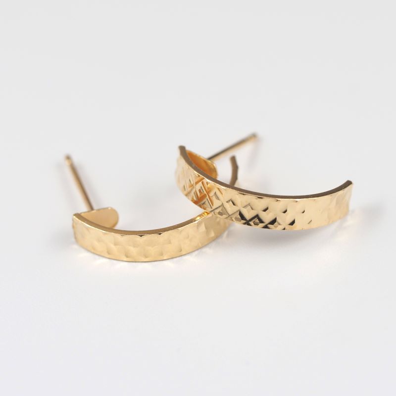 〈 甲府ジュエリー 〉K18 デザイン 地金 ピアス　15134