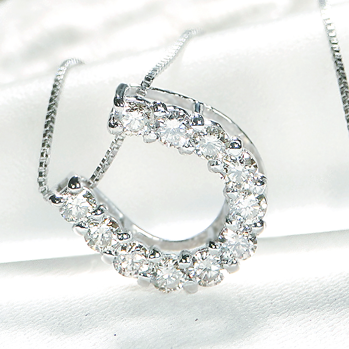 ＜ 甲府ジュエリー ＞Pt ダイヤ馬蹄0.30ct　PN　325717