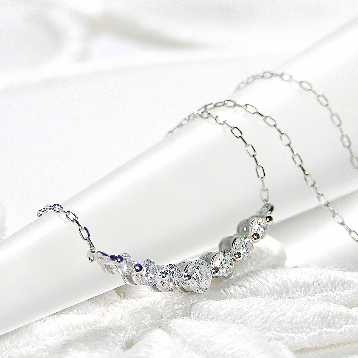 ＜ 甲府ジュエリー ＞Pt ダイヤ(0.30ct)　ラインPN　330628