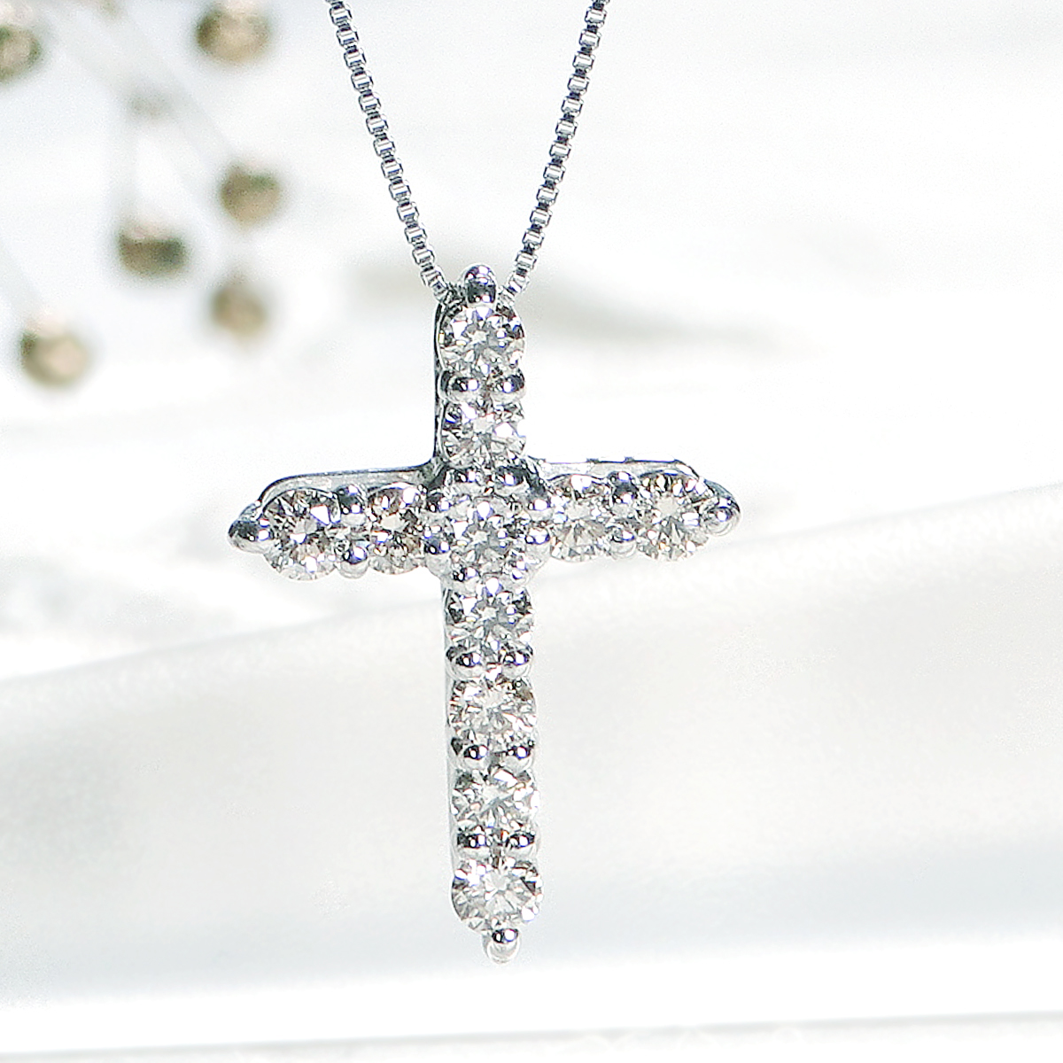 ＜ 甲府ジュエリー ＞Pt ダイヤクロス(0.30ct)　PN 330631