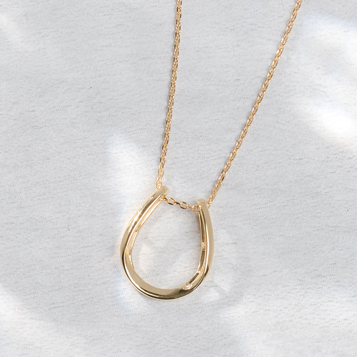 ＜ 甲府ジュエリー ＞K18イエローゴールド　シンプル馬蹄ネックレス 63-8556