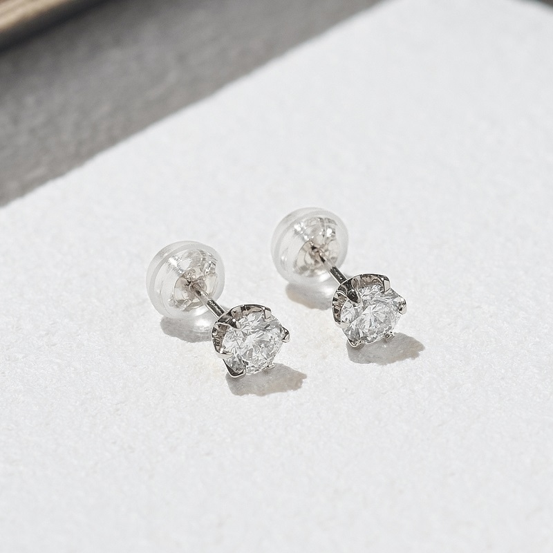 〈 甲府ジュエリー 〉Pt900 ダイヤモンドスタッドピアス(0.6ct) 40-2377
