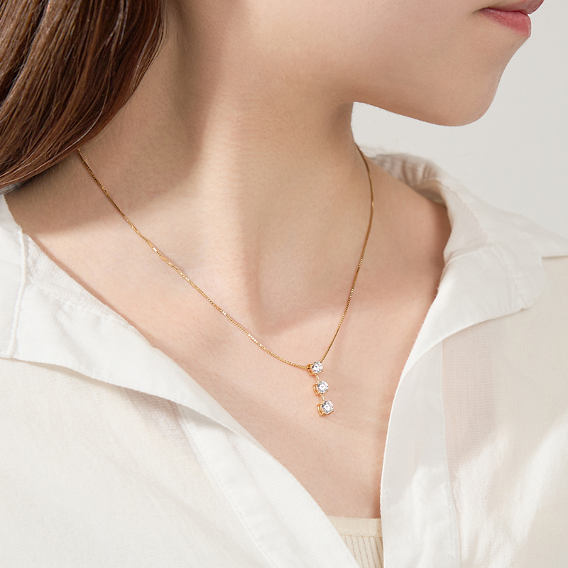 〈 甲府ジュエリー 〉K18 1.0ct スリーダイヤモンドネックレス　63-8586