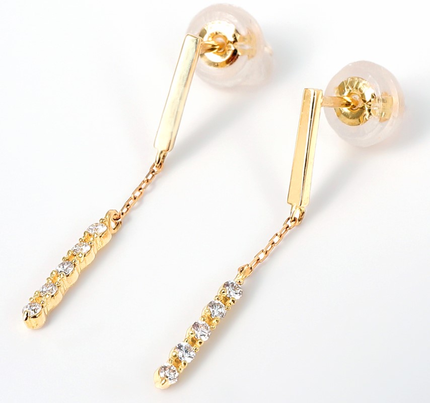 〈 甲府ジュエリー 〉K18ダイヤ　ピアス　トータル0.06ＣＴ　E303DI-Y