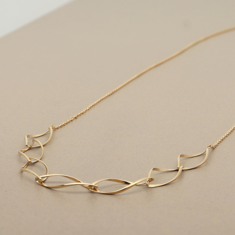 〈 甲府ジュエリー 〉K18　ゴールド　マーキスネックレスGMJ-8000F