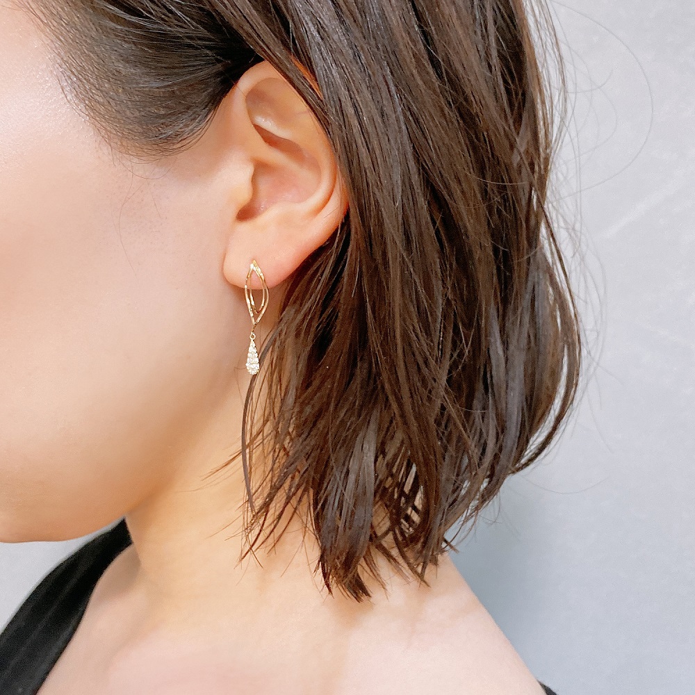 〈 甲府ジュエリー 〉K18 ゴールド 0.20ct スタッド　雫型パヴェダイヤモンドピアスD GD－3030(K18YG)