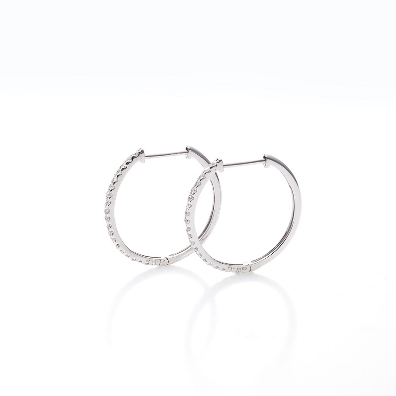 〈 甲府ジュエリー 〉[MADE IN KOFU]K18WG ハーフエタニティダイヤフープピアス Lサイズ 0.5ct TI-014