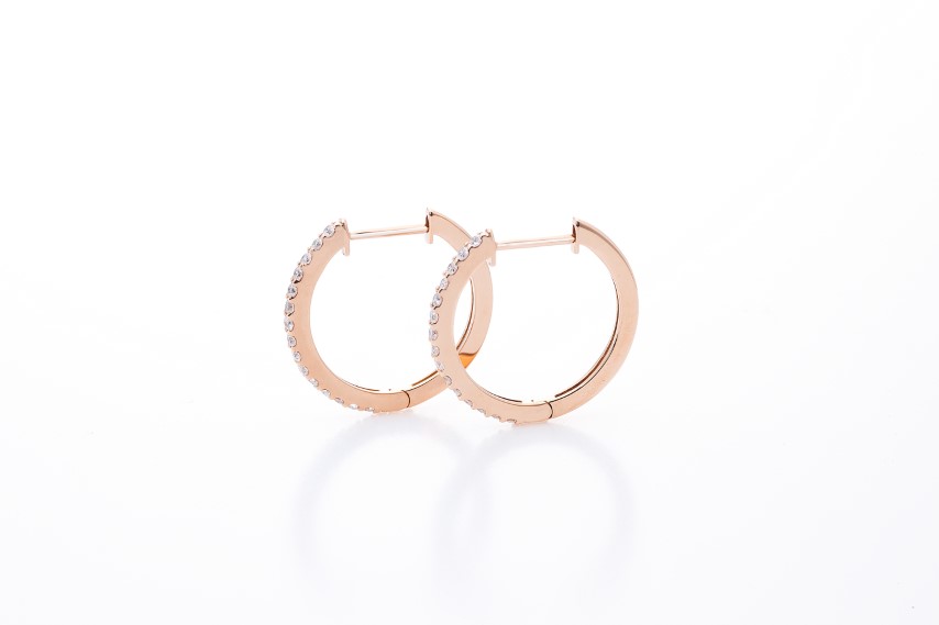 〈 甲府ジュエリー 〉[MADE IN KOFU] K18PG ハーフエタニティダイヤフープピアス Mサイズ 0.3ct TI-969