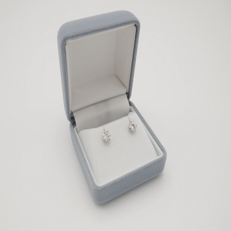 〈 甲府ジュエリー 〉Pt900 プラチナダイヤモンド0.5ct×0.5ctピアス［LD0017］