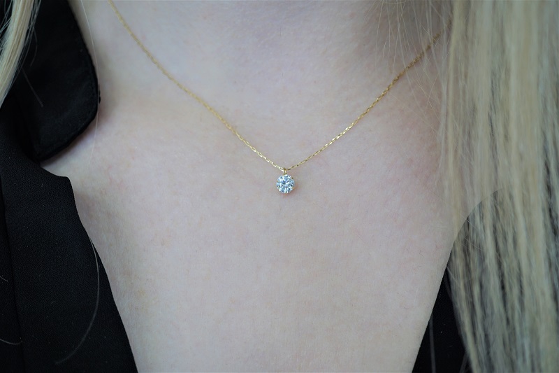 〈 甲府ジュエリー 〉K18YG,LGD0.3ctUPペンダント [LD0005B］