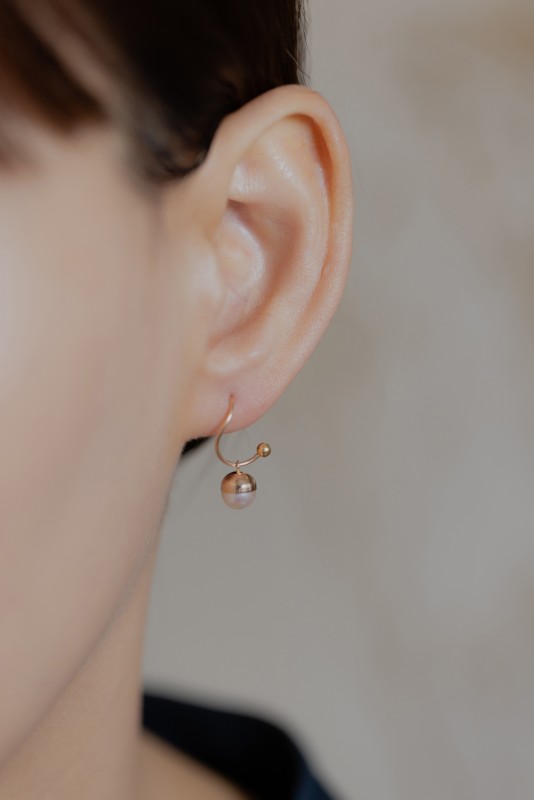 〈 甲府ジュエリー 〉【甲府ジュエリー】K18　ピンクゴールド　イエローゴールド　アコヤパール　ピアス（15130361）