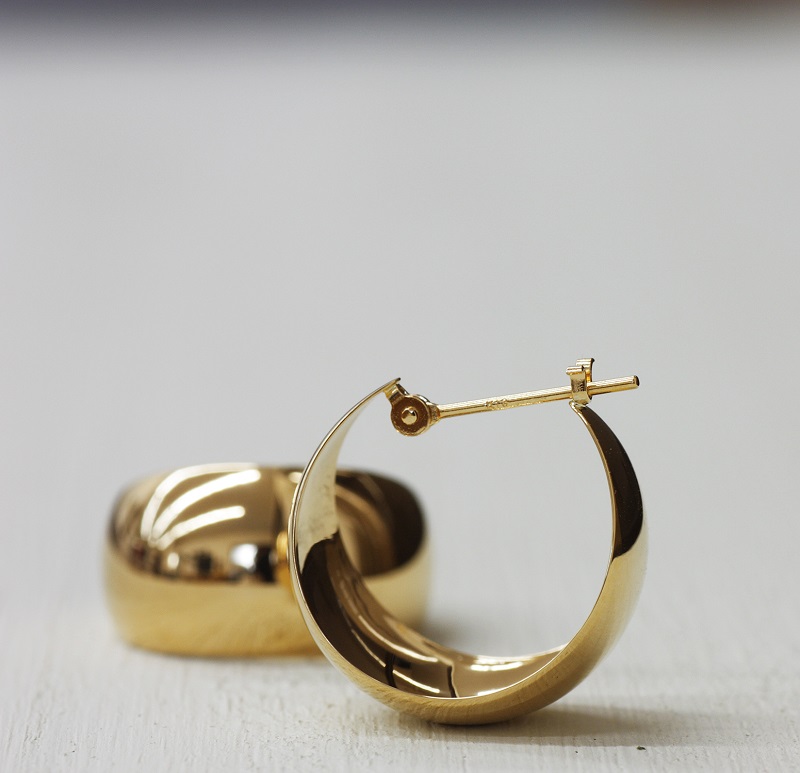 ＜ 甲府ジュエリー ＞K18イエローゴールド　月甲ピアス 10X17mm　1117715