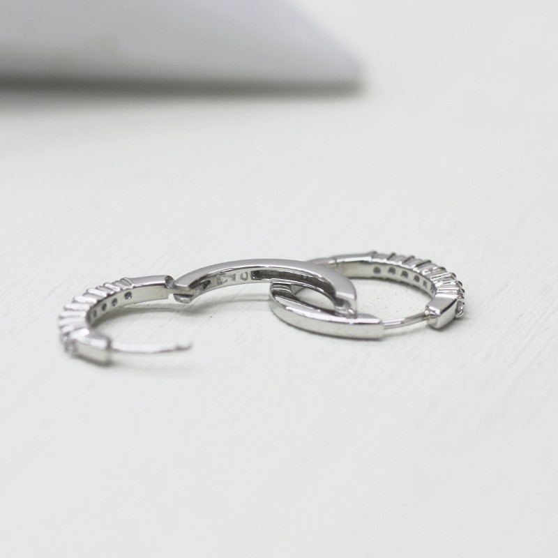 ＜ 甲府ジュエリー ＞PT900 ダイヤフープピアス 中折れ式 0.2ct 0118212