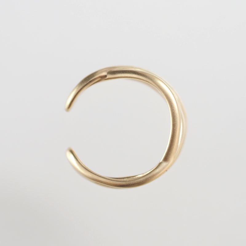 〈 甲府ジュエリー 〉K10 ミニマムイヤーカフ・クロス　00037