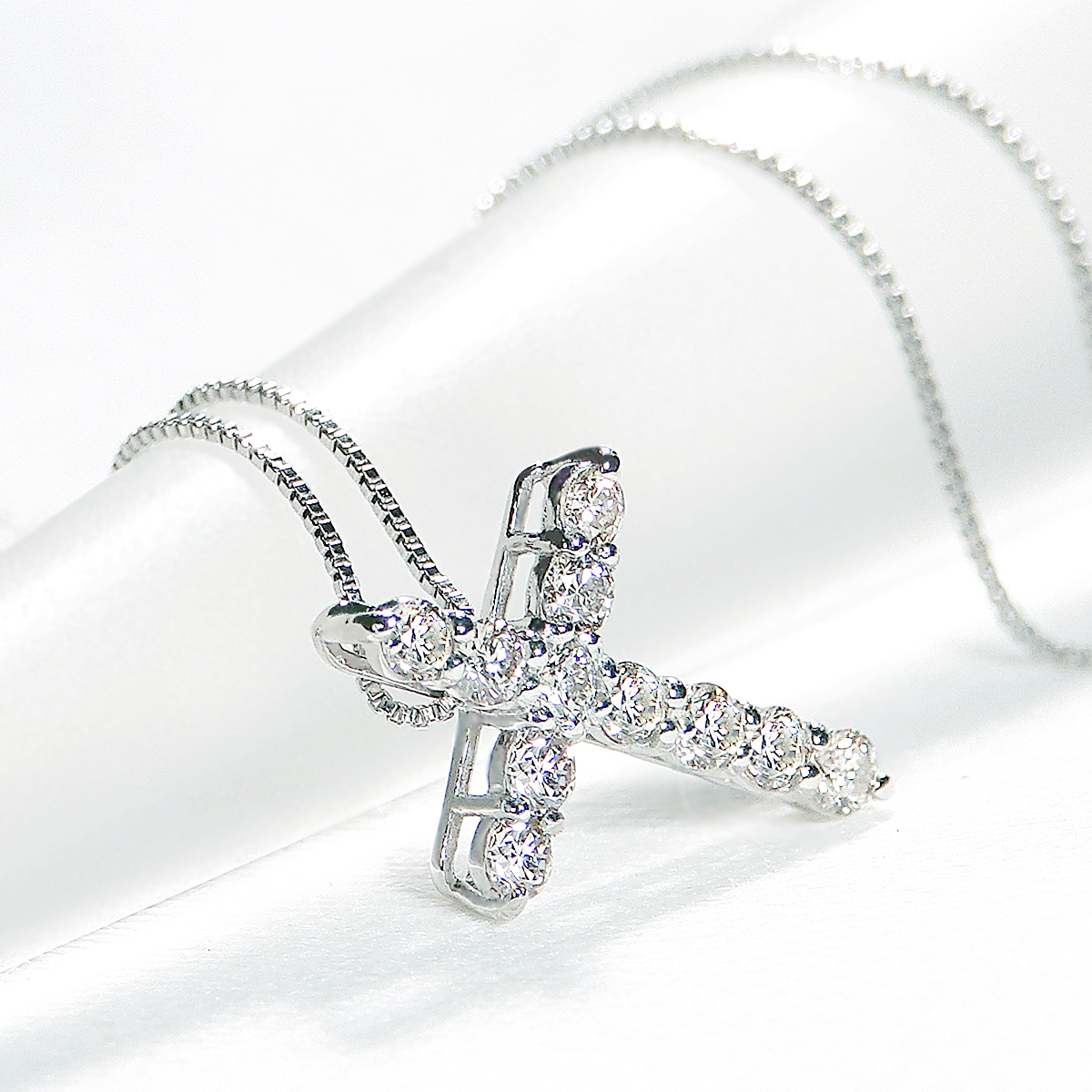 ＜ 甲府ジュエリー ＞Pt ダイヤクロス(0.20ct)　PN 330630