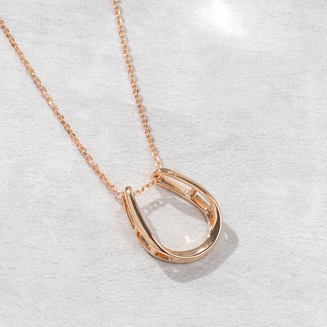 ＜ 甲府ジュエリー ＞K18ピンクゴールド　シンプル馬蹄ネックレス 63-8558