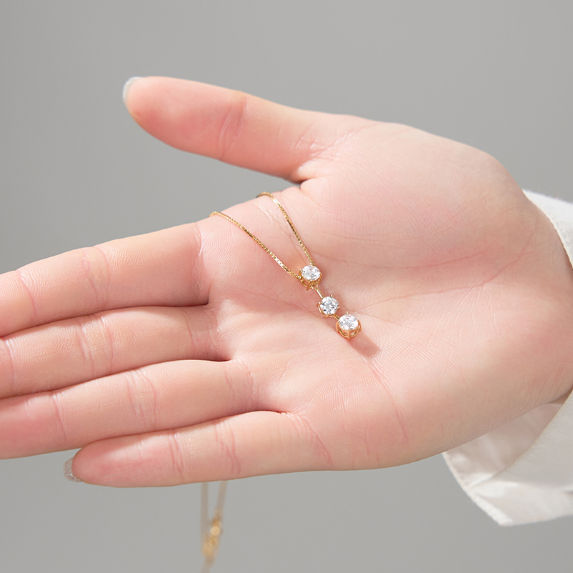 〈 甲府ジュエリー 〉K18 1.0ct スリーダイヤモンドネックレス　63-8586