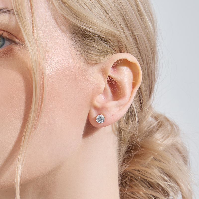 〈 甲府ジュエリー 〉K18 2.0ct ダイヤモンドピアス(鑑定書付) 43-6322