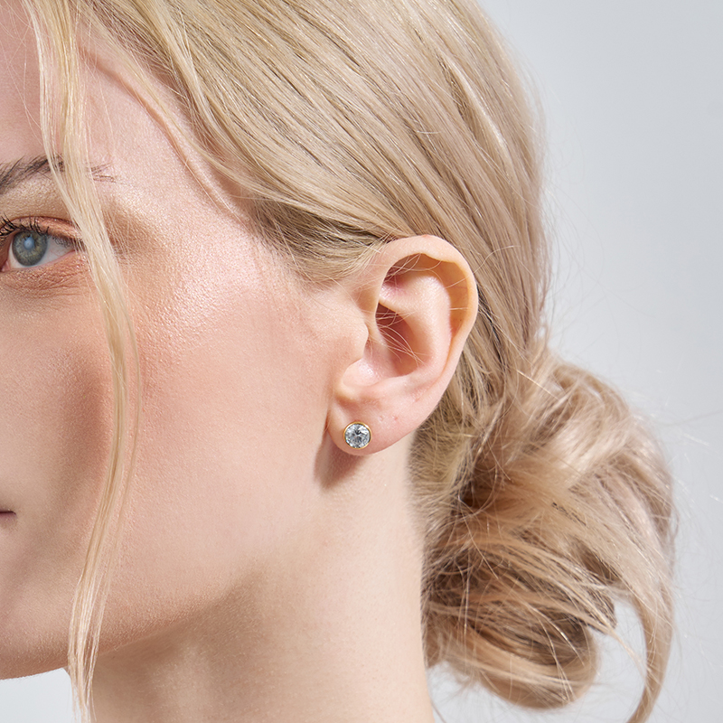 〈 甲府ジュエリー 〉K18 2.0ct ダイヤモンドピアス(鑑定書付) 43-6324