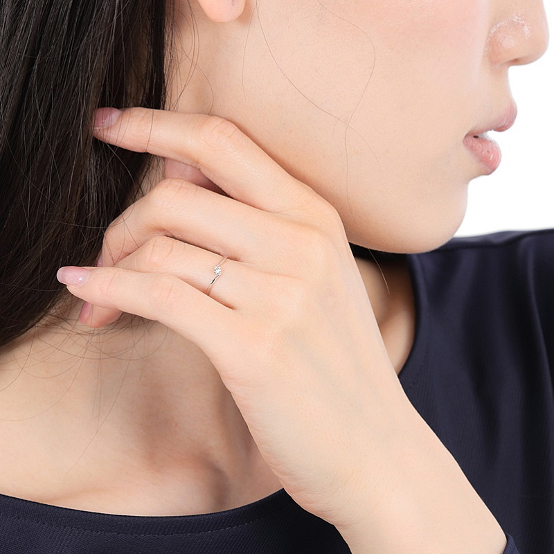 ＜ 甲府ジュエリー ＞細身0.04ct　ウェーブラインＫ10ＷＧ　一粒ダイヤ　リング　R951DI-2