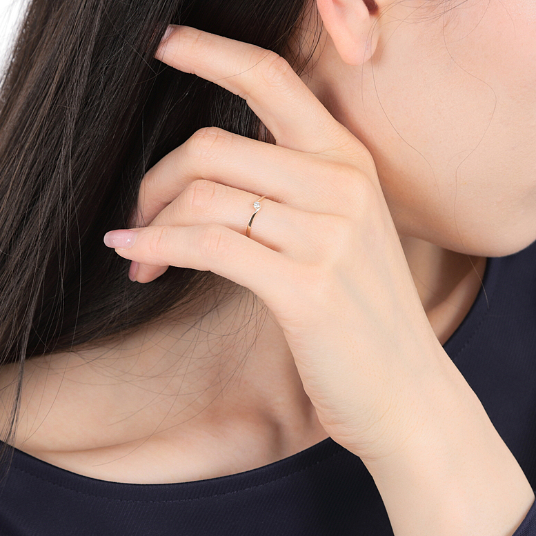＜ 甲府ジュエリー ＞細身、0.04ct　ウェーブライン　Ｋ10YG　一粒ダイヤ　リング　R951DI-Ｙ2