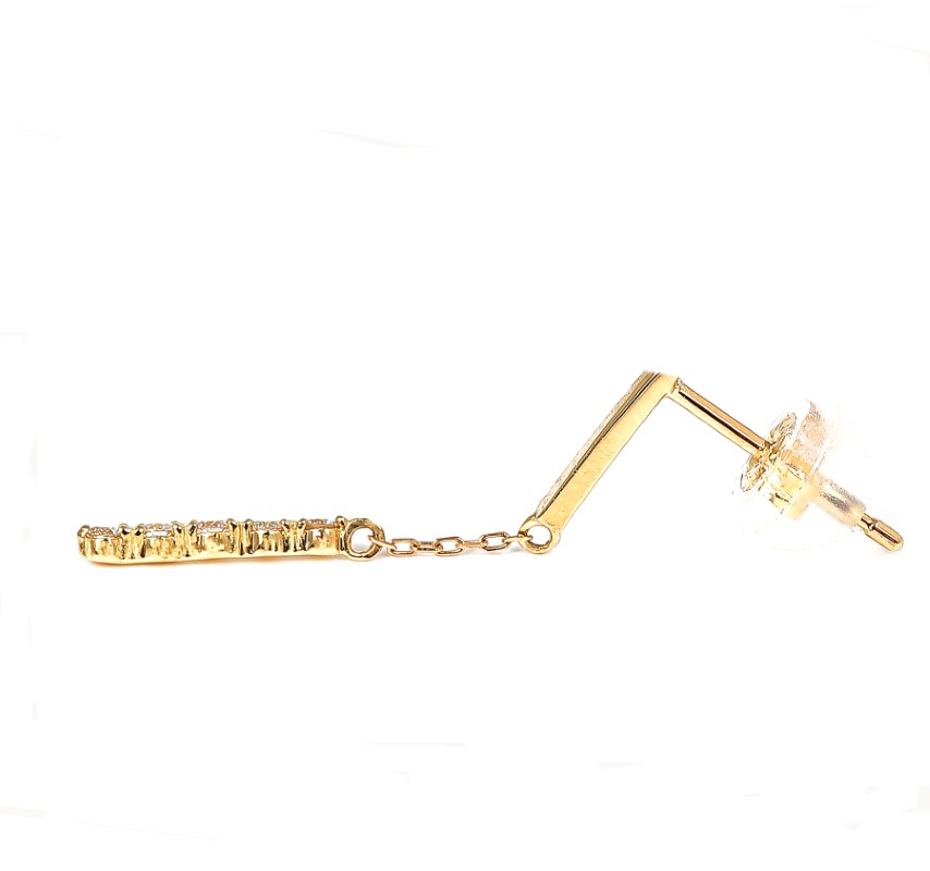 〈 甲府ジュエリー 〉K18ダイヤ　ピアス　トータル0.06ＣＴ　E303DI-Y