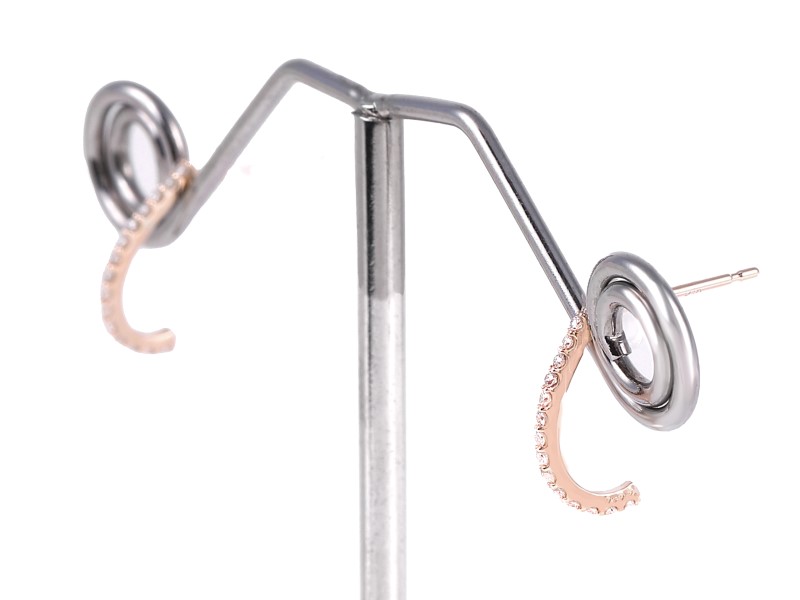 〈 甲府ジュエリー 〉K18ＰＧダイヤモンド極細ラインピアス　E319DI-R