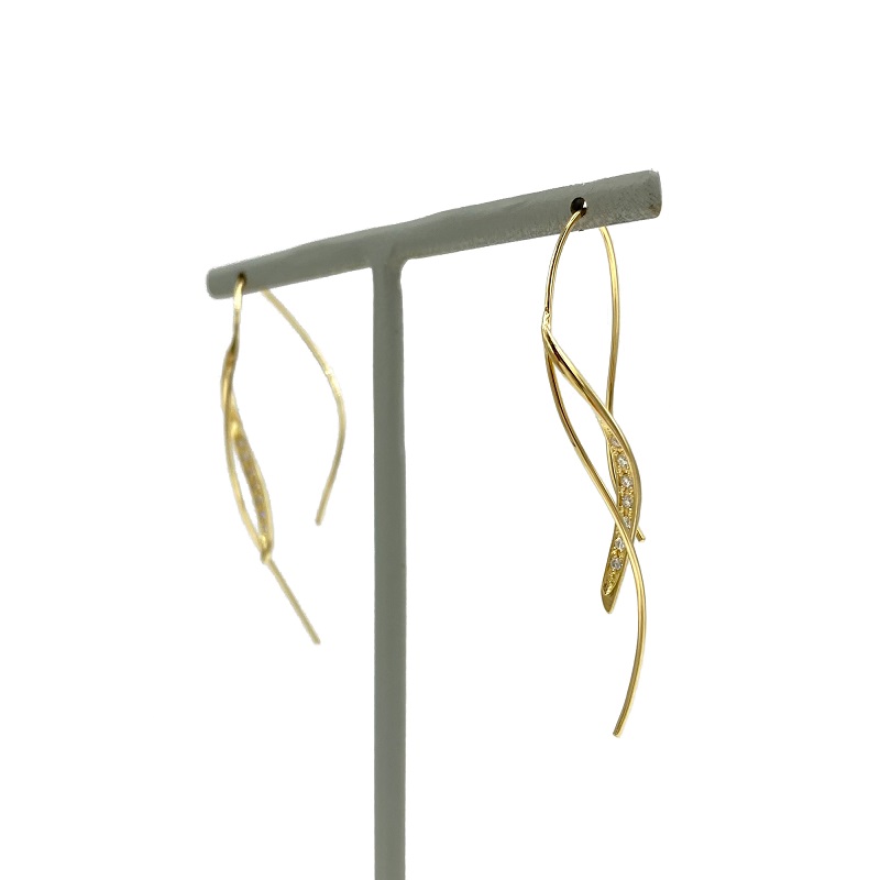 〈 甲府ジュエリー 〉K18 　ダイヤモンド　ゴールド　カーブアメリカンピアス GD-3013