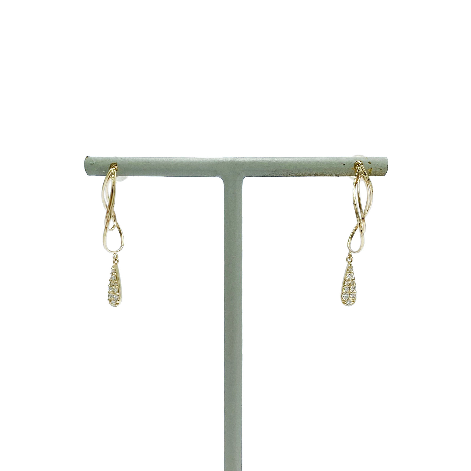 〈 甲府ジュエリー 〉K18 ゴールド 0.20ct スタッド　雫型パヴェダイヤモンドピアスD GD－3030(K18YG)