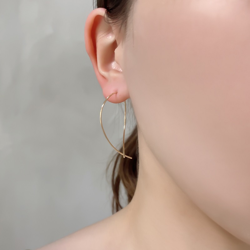 〈 甲府ジュエリー 〉ピアス　ツユ型　フープピアス　モチーフピアス　Ｋ14ゴールドフィルドドロップフープピアス　GFP-1006