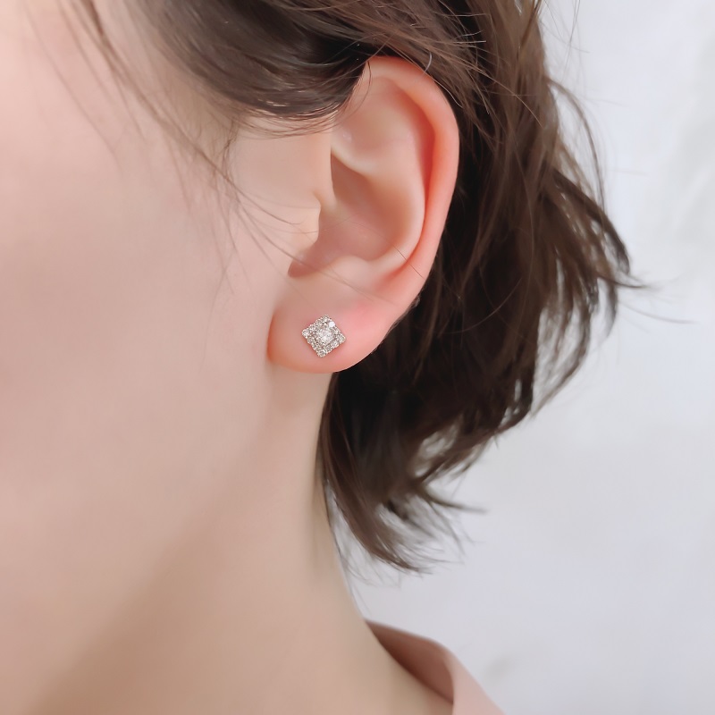 〈 甲府ジュエリー 〉Pt900　プリンセスカットダイヤ取巻スタッドピアス　GR-0982