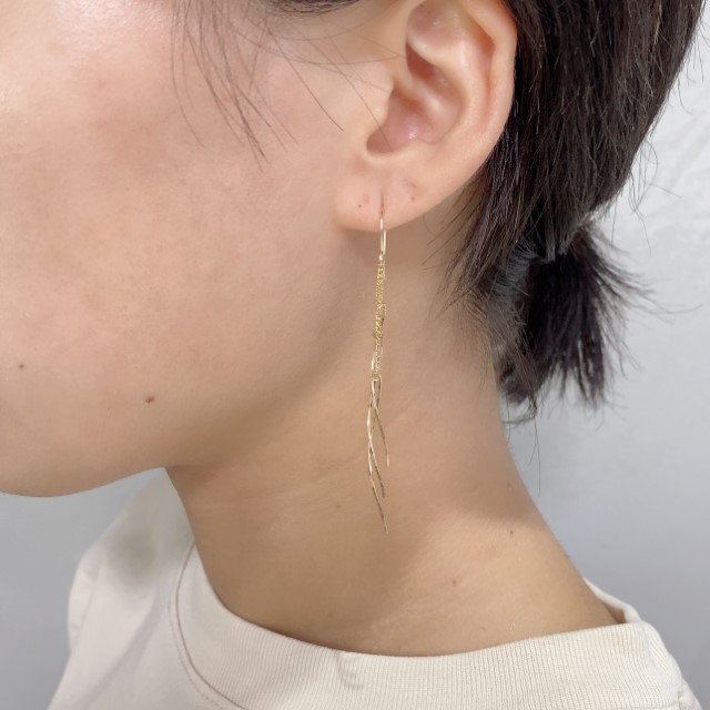 〈 甲府ジュエリー 〉K14GF　ロング　ウェーブ　ピアス　GFP-1247