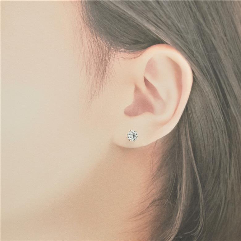 〈 甲府ジュエリー 〉Pt900LGDピアス計0.60ctUP