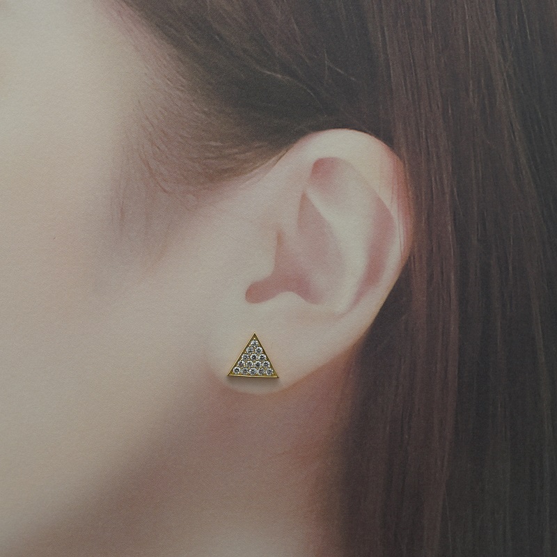 〈 甲府ジュエリー 〉K18YG0.5ct三角ピアス　ラボグロウンダイヤモンドＰ16743