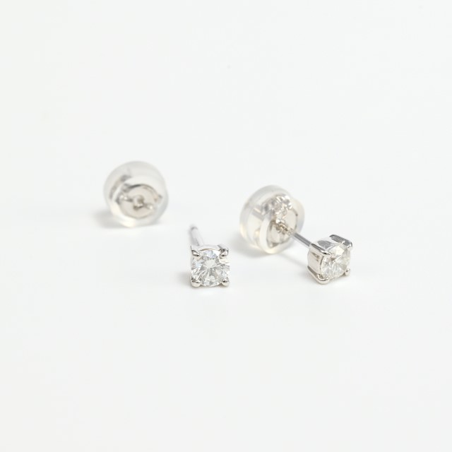 〈 甲府ジュエリー 〉プラチナ Dカラー 計 0.3ct 4本爪 ダイヤ ピアス BPE-02030P