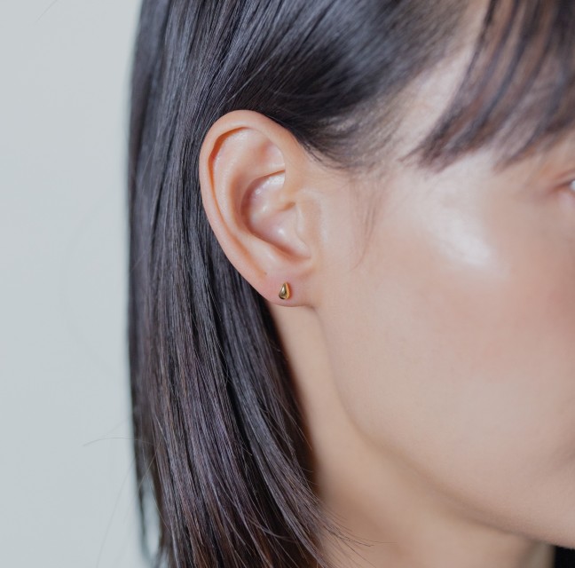 ＜ 甲府ジュエリー ＞【甲府ジュエリー】K18　しずくピアス　3×5mm（19701926）