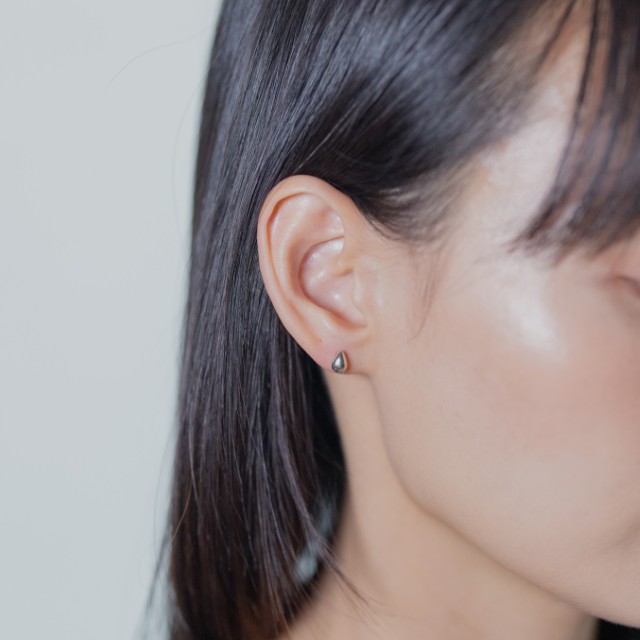 ＜ 甲府ジュエリー ＞【甲府ジュエリー】Pt900プラチナ　しずくピアス　5×7ｍｍ（19702158）