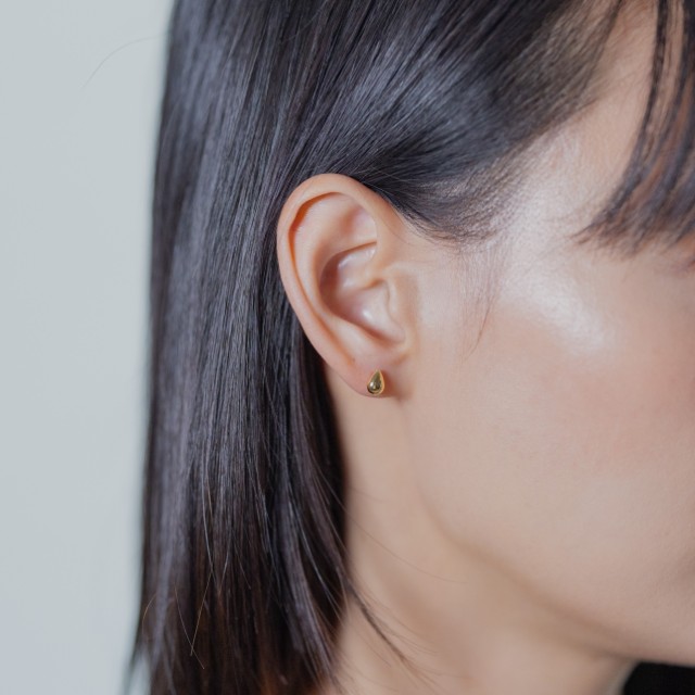 ＜ 甲府ジュエリー ＞【甲府ジュエリー】K18　しずくピアス　5×7mm（19701927）