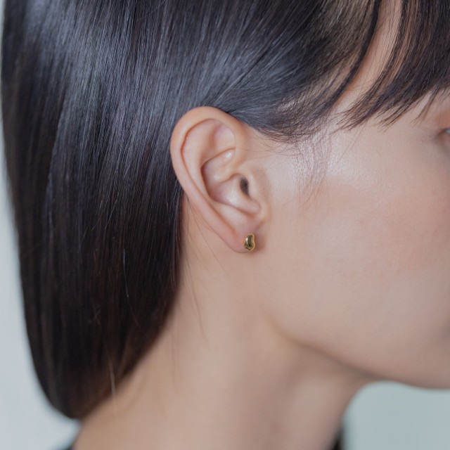 ＜ 甲府ジュエリー ＞【甲府ジュエリー】K18　豆ピアス（17802226）