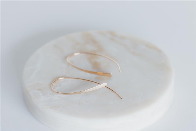 〈 甲府ジュエリー 〉【甲府ジュエリー】K18PG　ピンクゴールド　フックピアス（15130640）