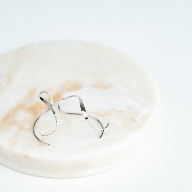 ＜ 甲府ジュエリー ＞【甲府ジュエリー】Pt900　プラチナ　ウェーブピアス（15132483）