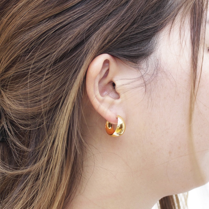 ＜ 甲府ジュエリー ＞K18イエローゴールド　月甲ピアス 10X17mm　1117715