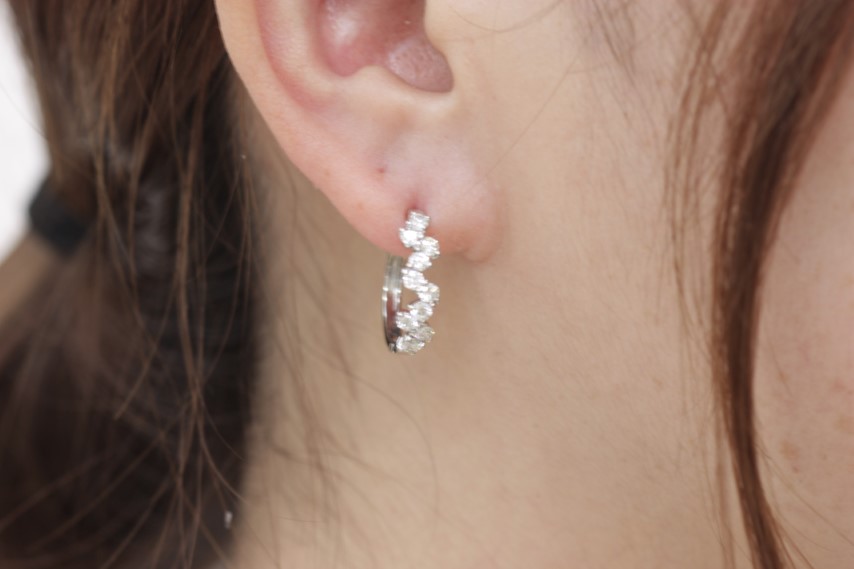 ＜ 甲府ジュエリー ＞PT900 ダイヤフープピアス 中折れ式 1.0ct 1115081